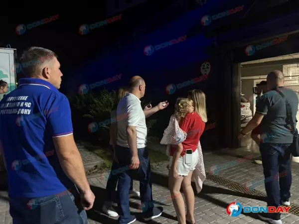 Фото к материалу: После атаки БПЛА на территории многоэтажки на Левом берегу в Ростове ввели режим ЧС