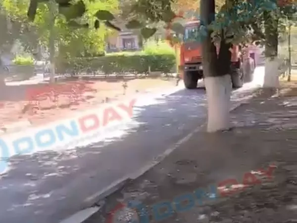 Фото к материалу: В Шахтах загорелось здание Ростелекома
