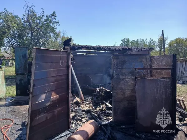 Фото к материалу: В Ростовской области подросток обжег ногу, кинув окурок рядом с баллоном горючего