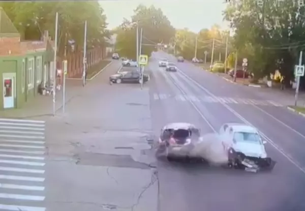 Фото к материалу: Двое детей пострадали в жутком ДТП в Азове