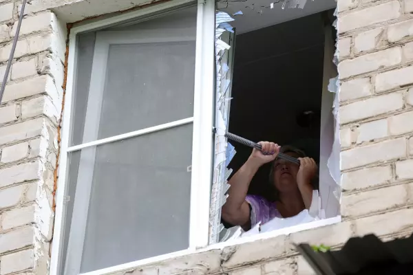 Фото к материалу: После атаки БПЛА в центре Ростова большинство жильцов вернулись в свои квартиры