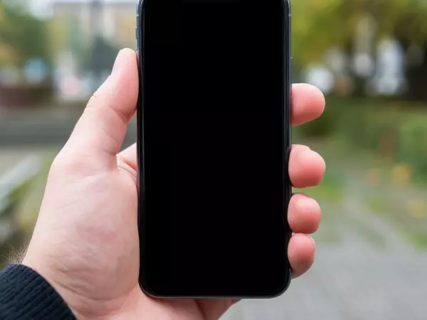 Фото к материалу: С сентября мессенджер MAX установят во всех новых смартфонах в России