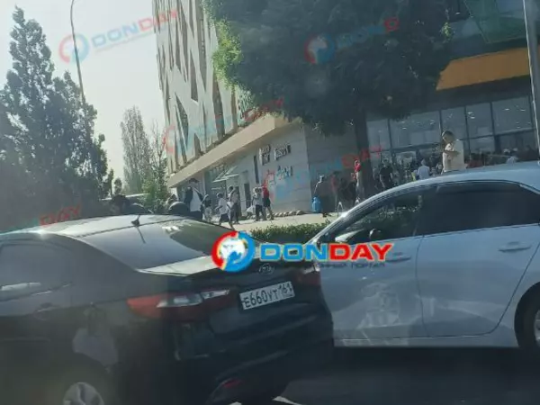 Фото к материалу: Из-за ложной тревоги посетители покинули ТЦ «Парк» на Северном в Ростове