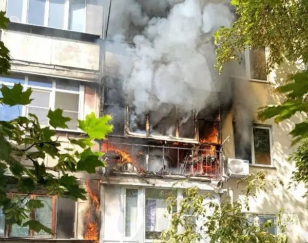 Фото к материалу: В Ростове спасли бабушку из горящей многоэтажки на проспекте Стачки