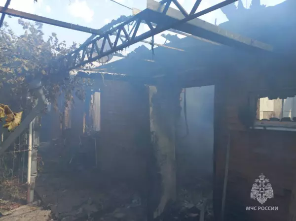 Фото к материалу: В Ростовской области сгорел дотла частный дом