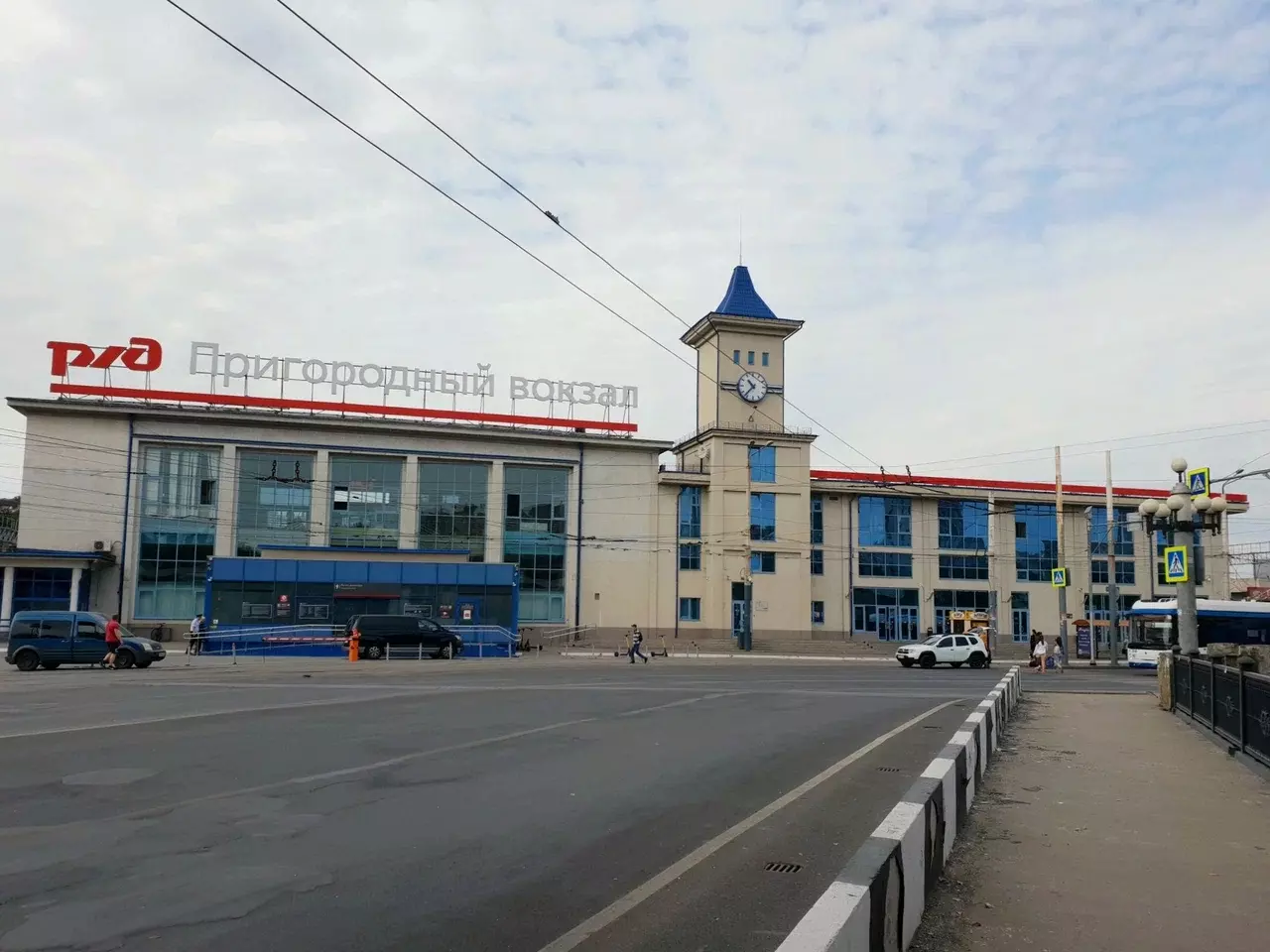 В Ростове оцепили и эвакуировали пригородный ж/д вокзал