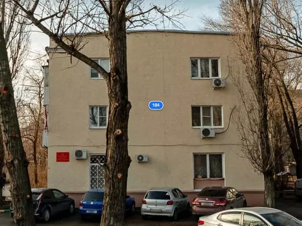 В Батайске жильцов многоэтажки могут эвакуировать из-за сдвига плиты в подъезде