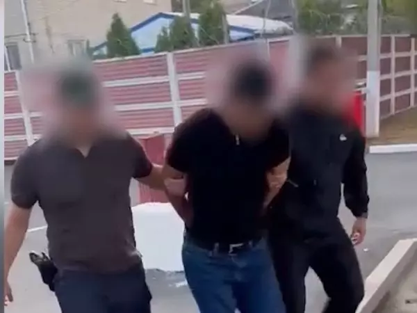 Мужчину, сорвавшего золото с женщины в Батайске, задержали