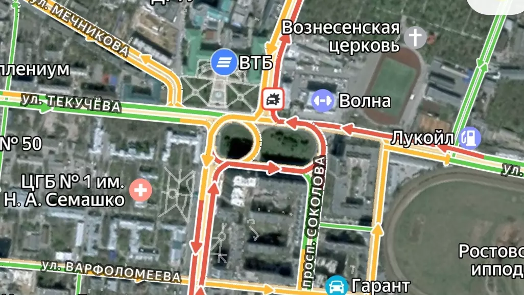 В Ростове возле ЦГБ образовалась огромная пробка из-за ДТП