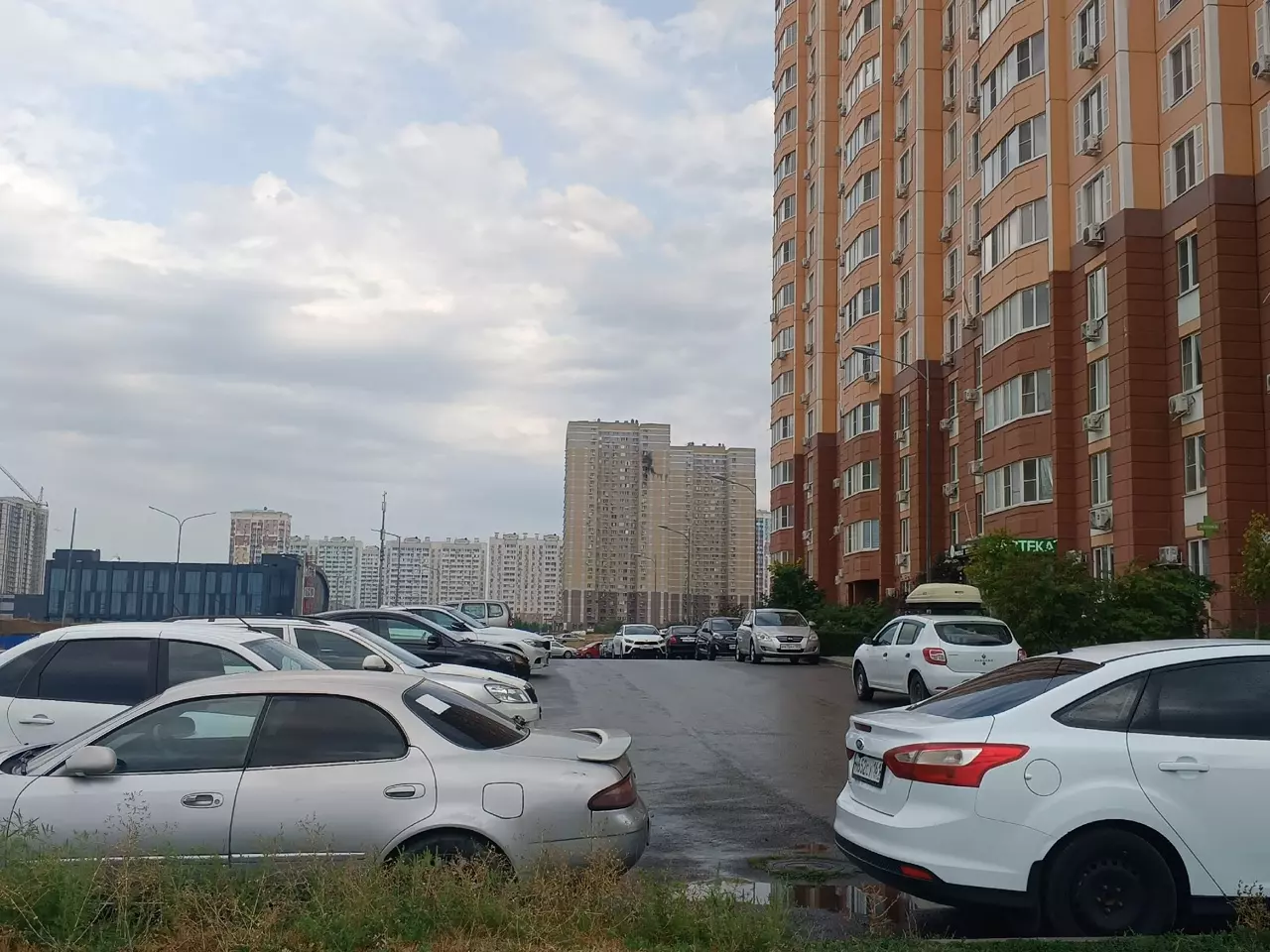 За медицинской помощью после атаки беспилотников в Ростове обратились четыре человека