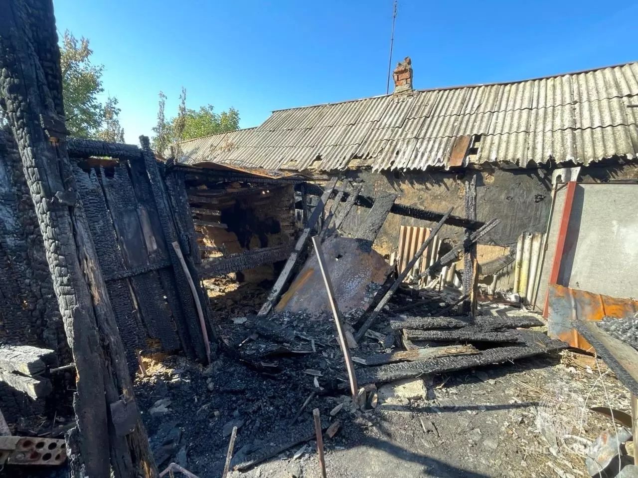 Из-за неисправной проводки в Ростовской области едва не сгорели два дома