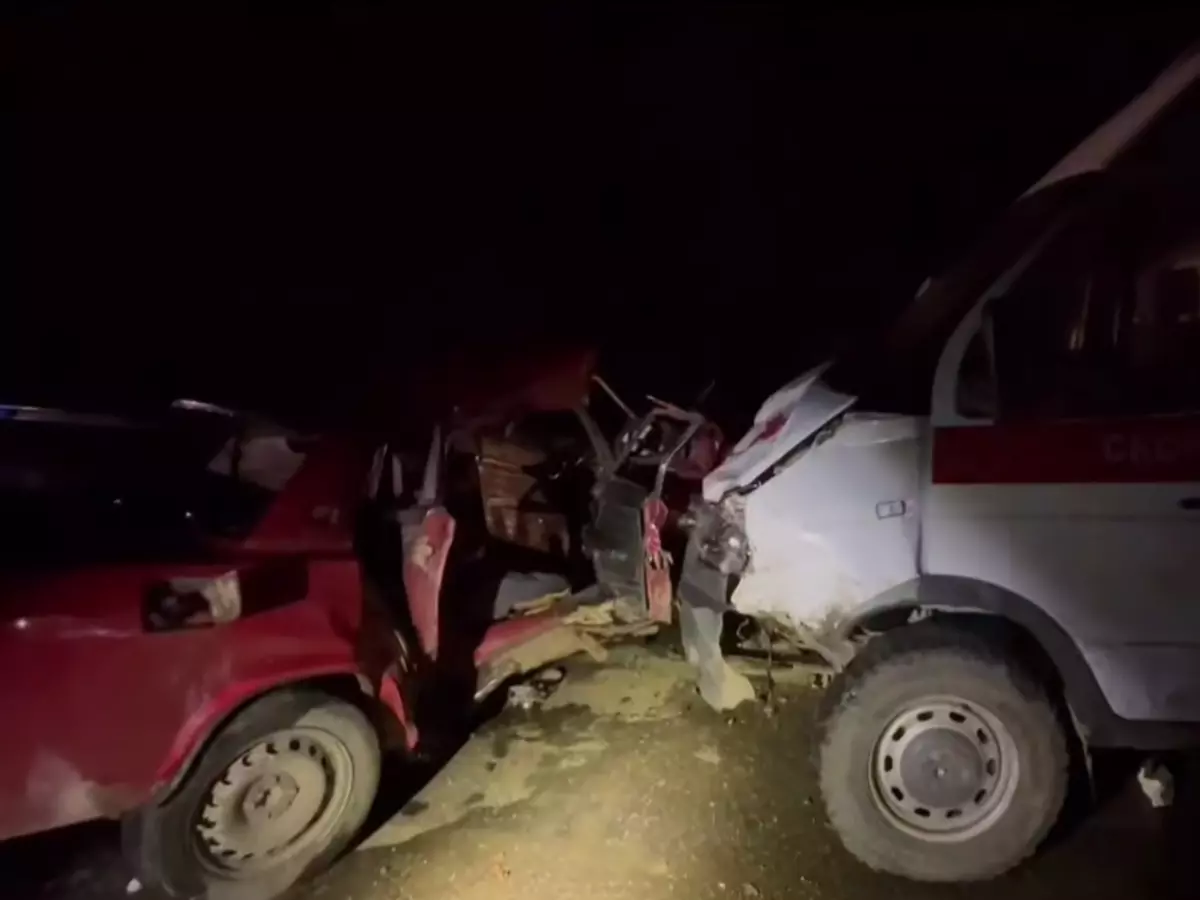 В Ростовской области два человека погибли и двое пострадали в ДТП со скорой