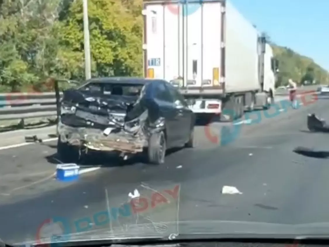 Автомобиль разорвало на части в жестком ДТП под Ростовом