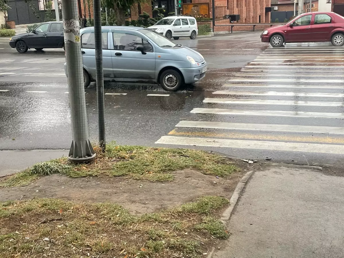В Ростове переулок 2-й Поселковый затопило из-за прорыва