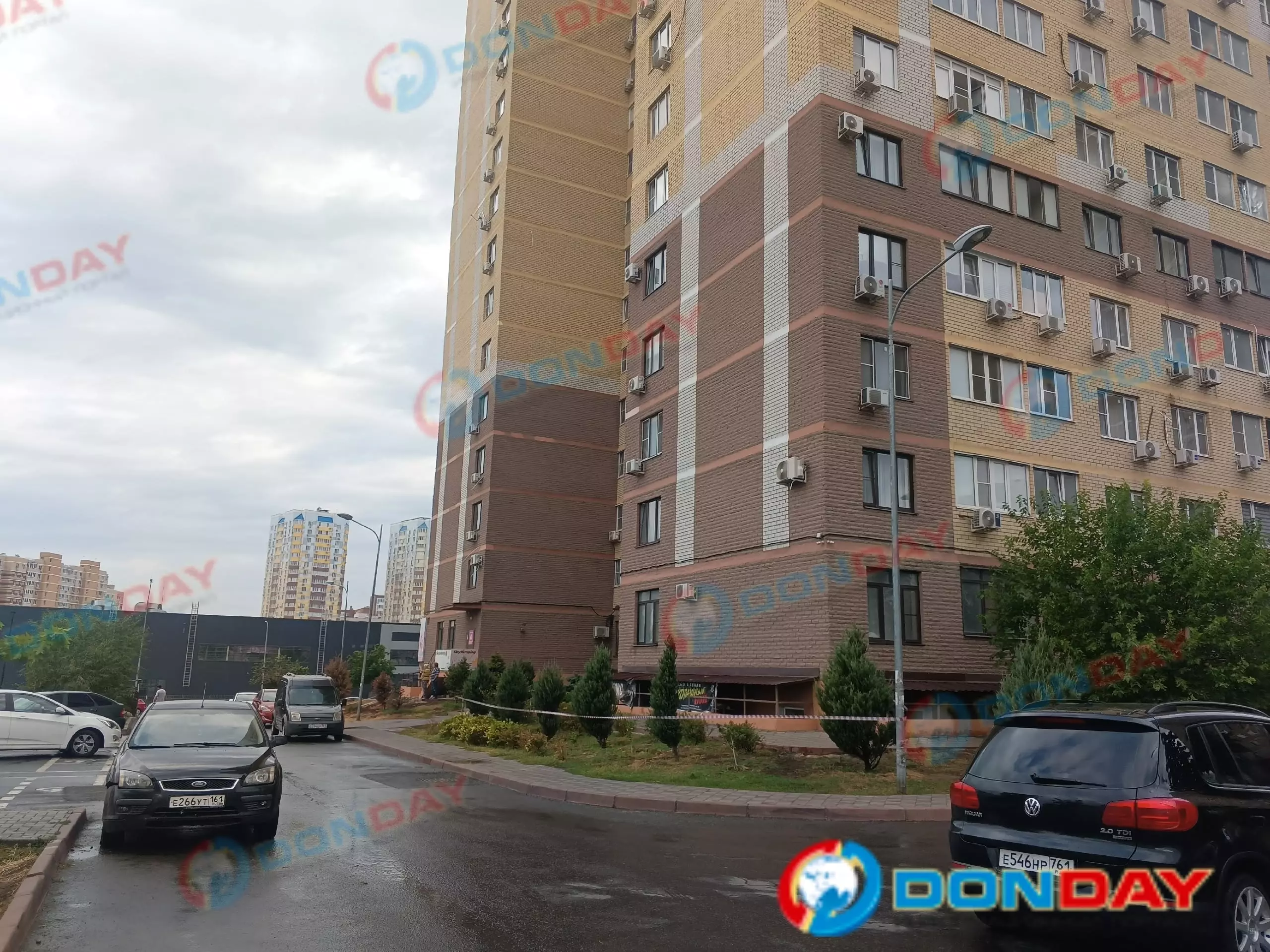 Штора спасла от беспилотника жильцов дома на Еременко в Ростове