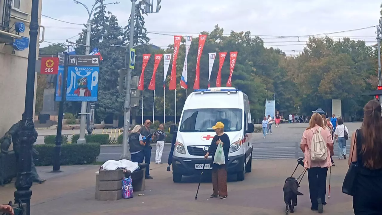 В Ростове на Большой Садовой на лавочке нашли труп мужчины