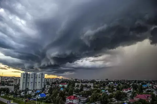 Грозы со шквалистым ветром до 23 метров в секунду накроют Ростовскую область