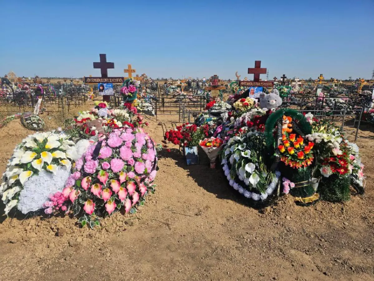 В Волгодонске прощаются с погибшими в страшном ДТП девушками