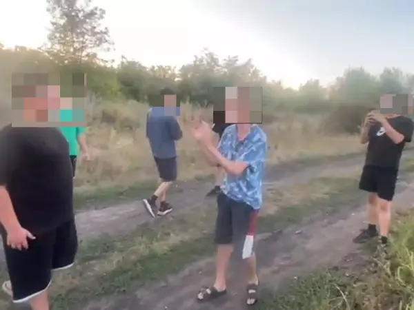 Фото к материалу: Заставили встать на колени: подростки в Шахтах устроили самосуд ровесникам