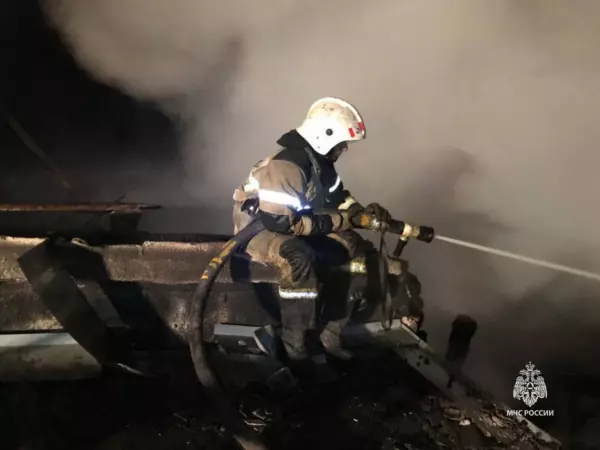 Фото к материалу: Ростовчанин надышался угарным газом при пожаре, вызванном непотушенной сигаретой