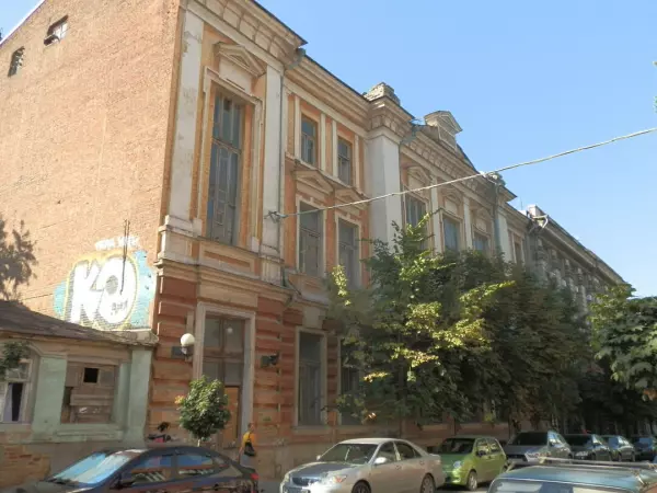 Фото к материалу: В Ростове на торгах планируют продать бывший театр музыкальной комедии