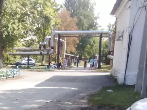 Фото к материалу: Больницу в Шахтах эвакуировали из-за ложной тревоги