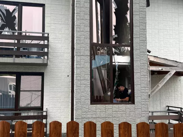 Фото к материалу: В Сочи при атаке БПЛА в автомобиле погиб мужчина