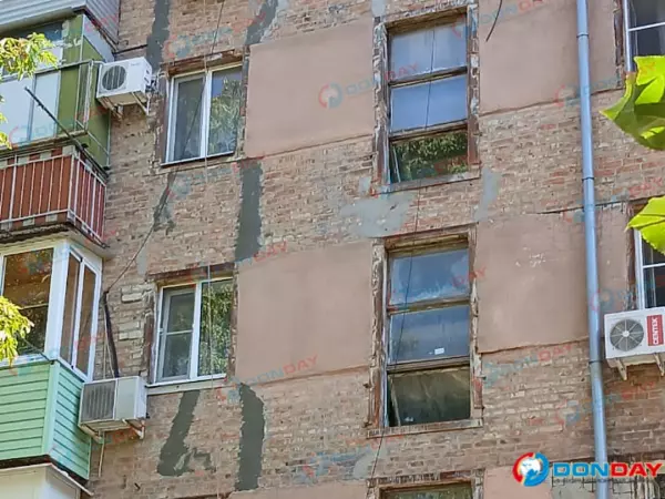 Фото к материалу: В аварийном доме на Щаденко в Ростове заделали глубокие трещины 