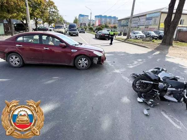 Фото к материалу: В Ростове 17-летний водитель скутера пострадал в ДТП