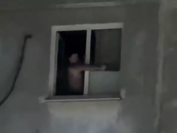 Фото к материалу: В Ростове на Зорге неадекватный мужчина стрелял из окна в прохожих