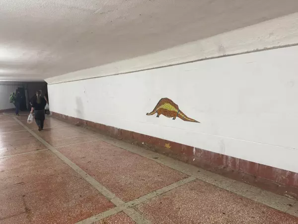 Фото к материалу: В подземном переходе в центре Ростова смыли «творчество» вандалов