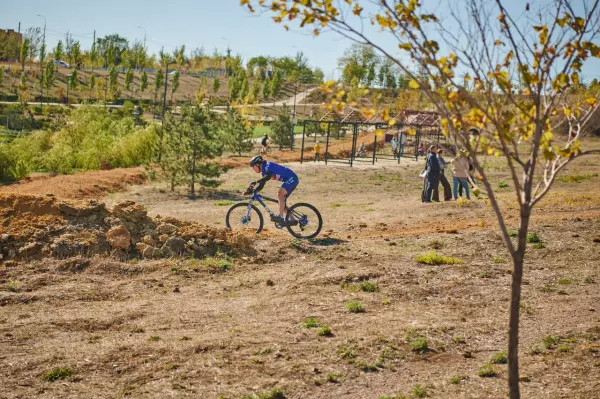 Фото к материалу: В Суворовском жилом районе Ростова состоялся велозаезд ROSTOV MTB CUP