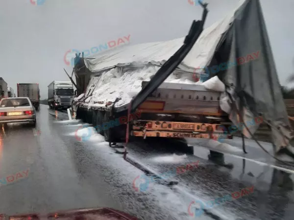 Фото к материалу: ДТП с большегрузами парализовало движение на трассе Ростов – Ставрополь