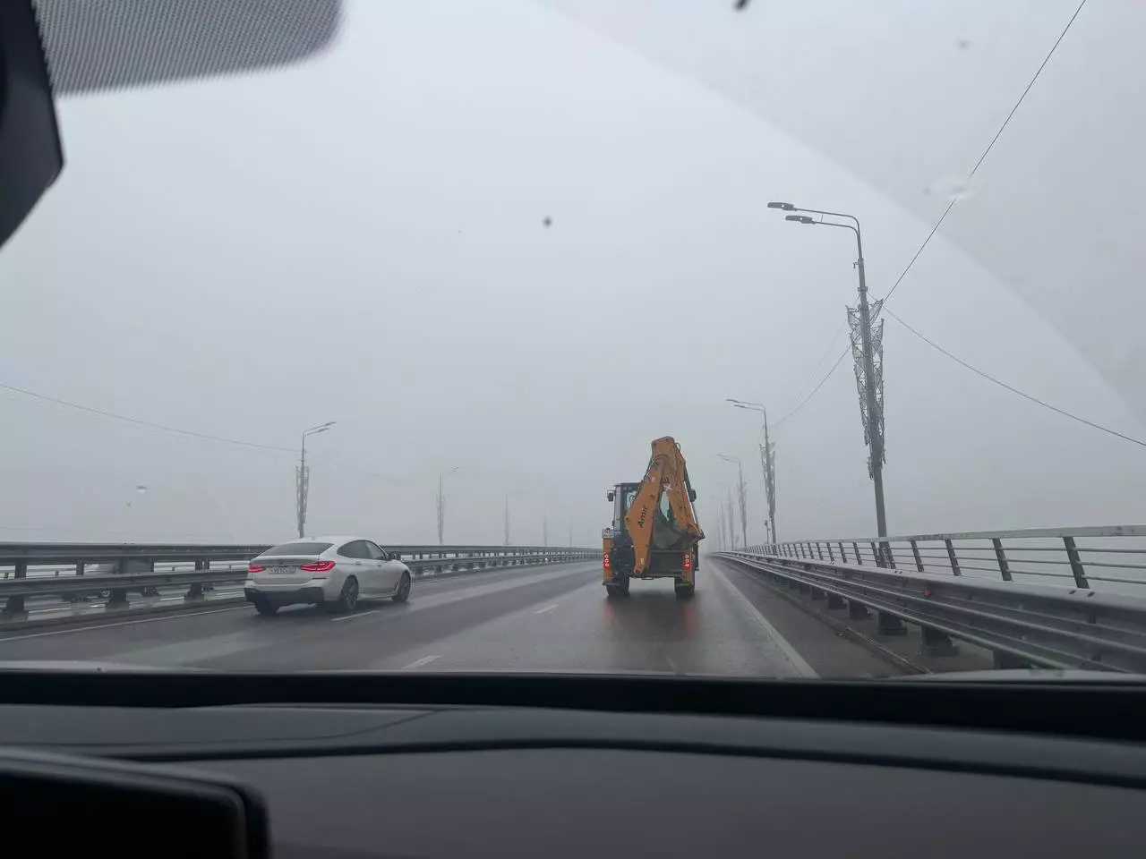 Видимость нулевая: Невероятно густой туман накрыл Ворошиловский мост в Ростове