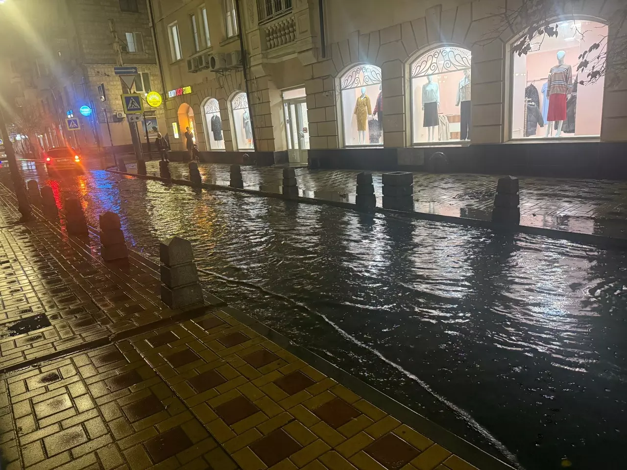 Ростов ушел под воду из-за сильного ливня 10 октября