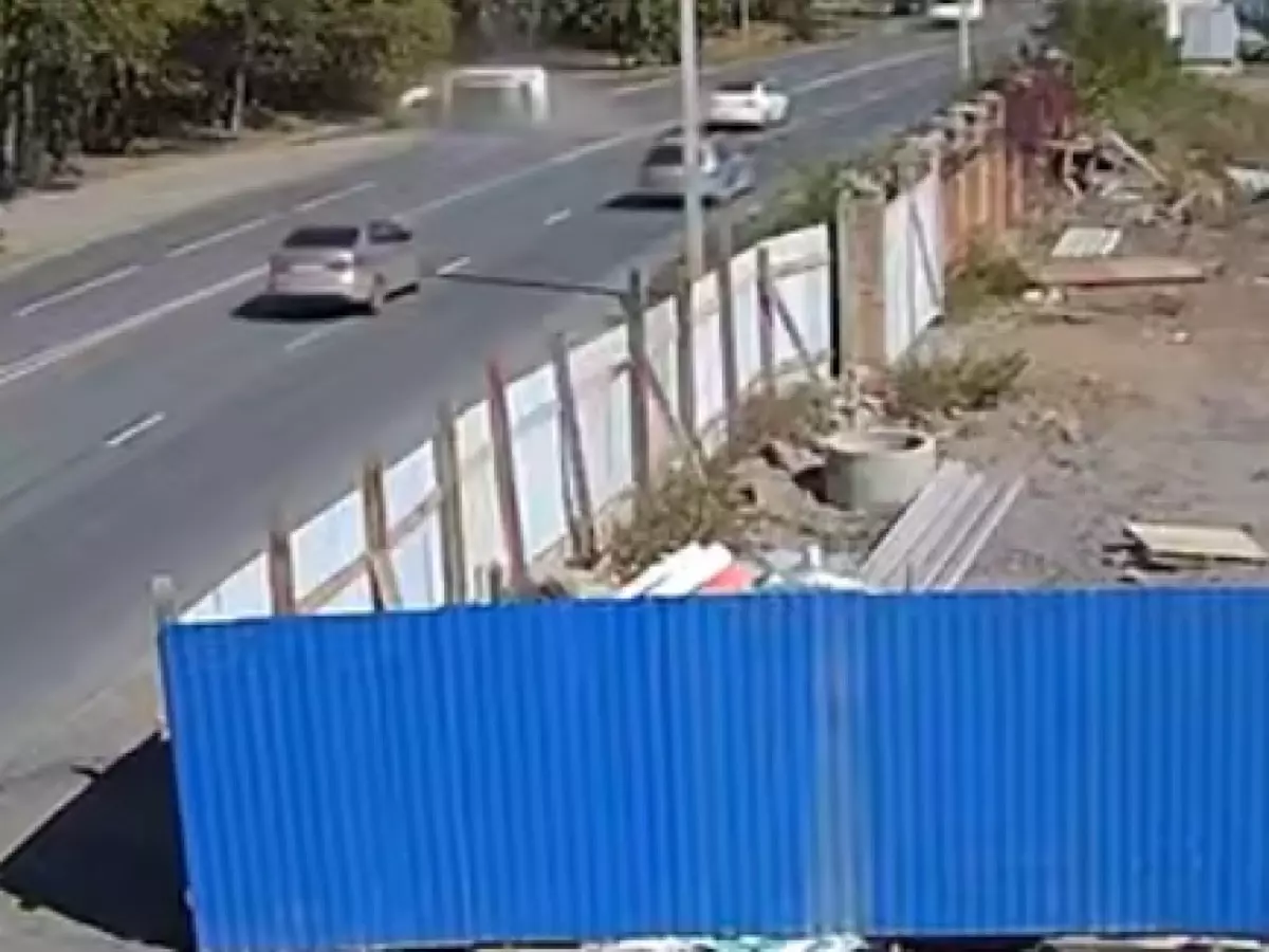 В Таганроге произошло ДТП с «перевертышем»: пострадали двое водителей