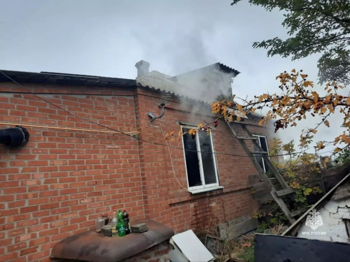 В Ростовской области двое мужчин погибли при пожаре в частном доме