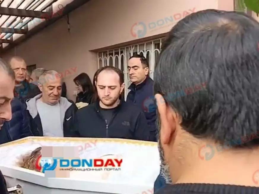 Люди, помогите: в Ростове мать не отпускала гроб с убитой дочерью