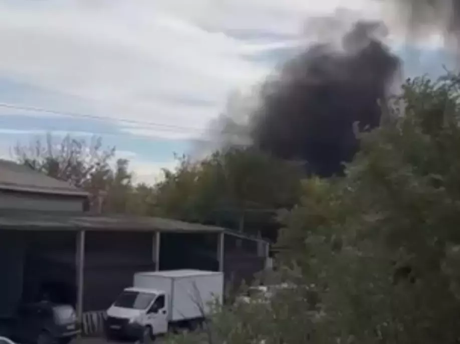 В Ростове потушили крупный пожар на монтажном складе 