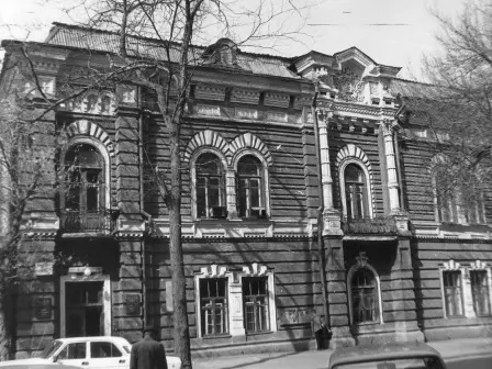 Помещения трех старинных домов-памятников в центре Ростова пустили под аренду