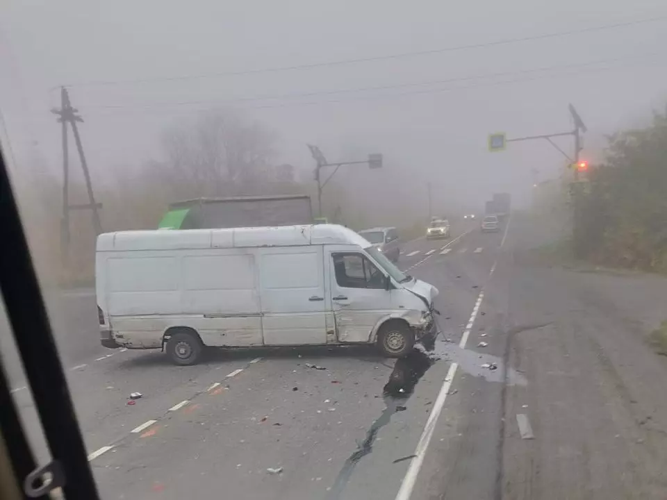Водитель легковушки получил травмы в ДТП с Мерседесом неподалеку от Шахт
