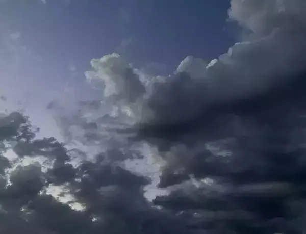 После атаки БПЛА в Сальском районе вспыхнул пожар