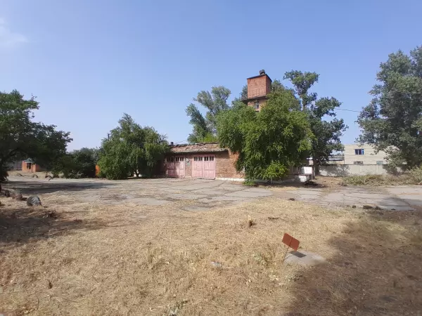 Фото к материалу: На торги за 1,2 млн выставили здание пожарного депо в районе Усть-Донецкого порта