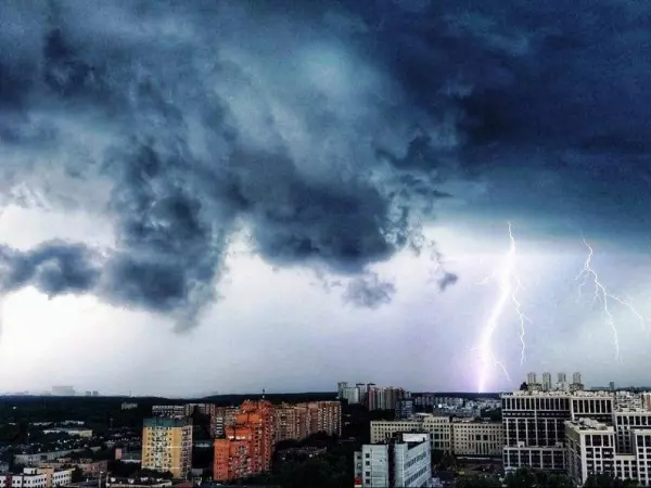 Фото к материалу: Штормовое предупреждение из-за ливней с грозой объявили в Ростовской области