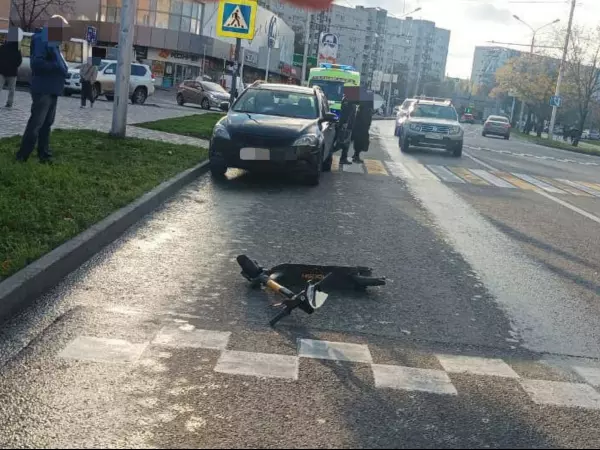 В Ставрополе под колеса иномарки попал подросток на электросамокате Фото к материалу: В Ставрополе под колеса иномарки попал подросток на электросамокате