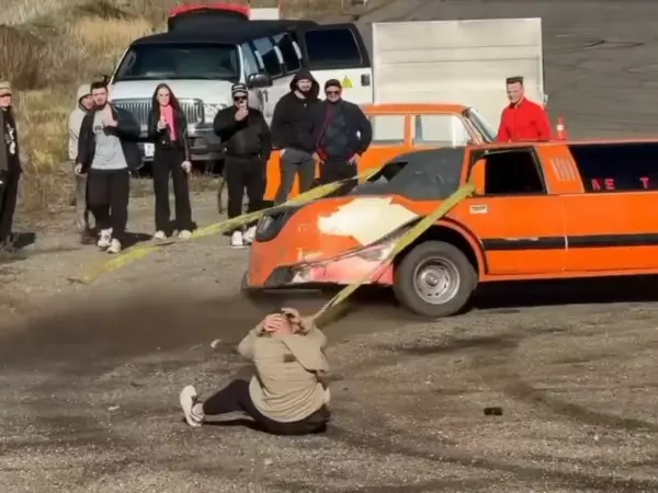 Евгений Чеботарев получил травму после опасной поездки на багажнике лимузина Фото к материалу: Евгений Чеботарев получил травму после опасной поездки на багажнике лимузина