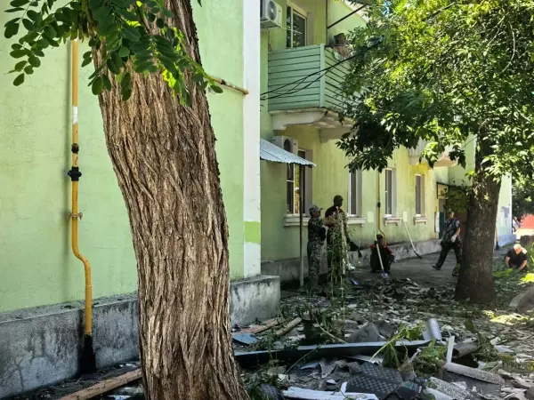 Жильцы дома в Азове, пострадавшего от удара БПЛА, будут сами решать его судьбу Фото к материалу: Жильцы дома в Азове, пострадавшего от удара БПЛА, будут сами решать его судьбу