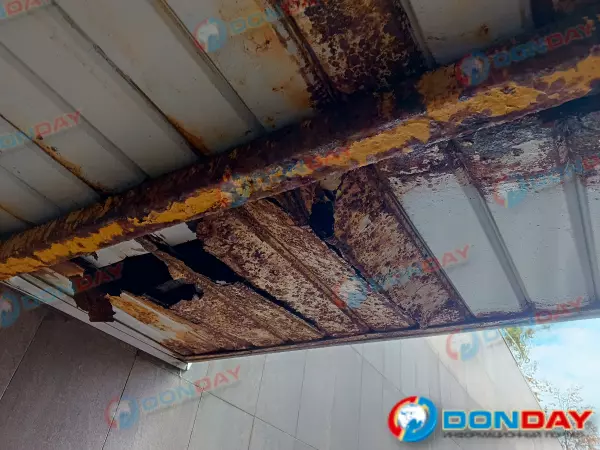 Фото к материалу: В переходе возле филармонии в Ростове появились ржавчина и трещины в потолке
