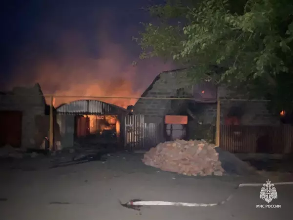 Фото к материалу: В Ростовской области 53-летний мужчина получил ожоги 2-3 степеней в жутком пожаре