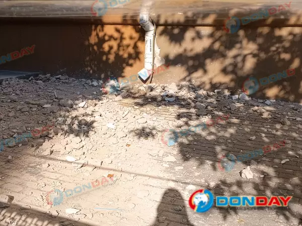 Фото к материалу: В Ростове обрушилась часть фасада здания на Ворошиловском